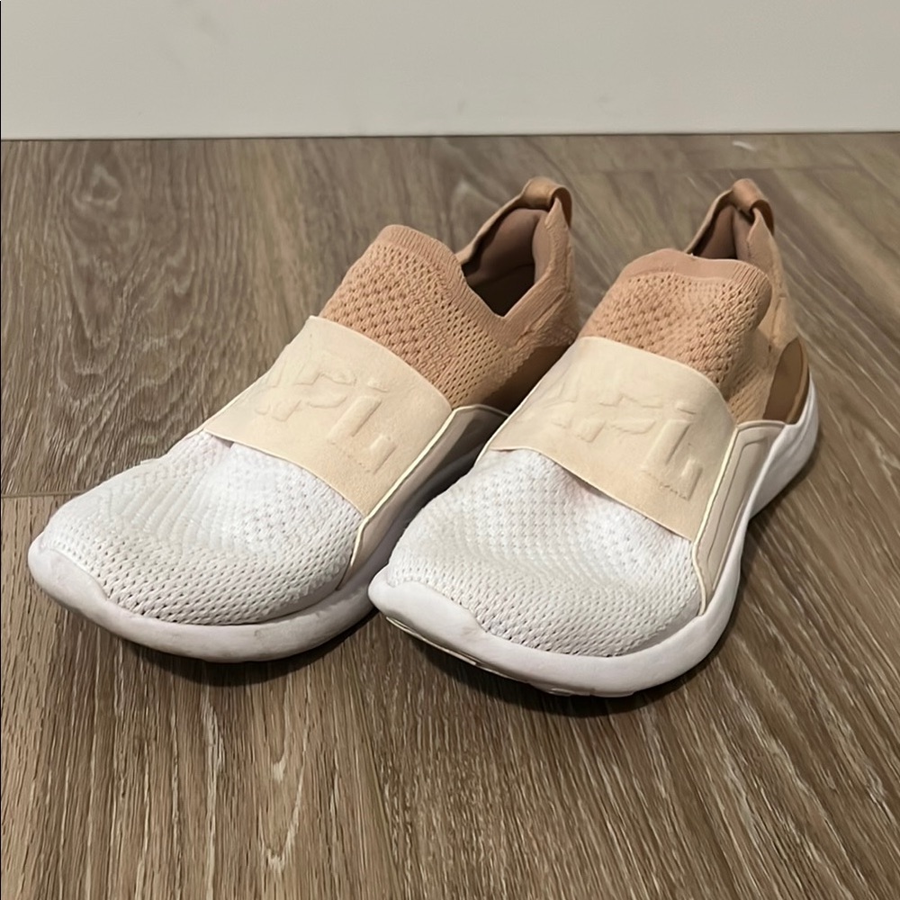 APL Women's Athletic Shoes sz 6.5
